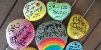 Kőre rajzolt világok- készíts dekoratív, festett kavicsokat!