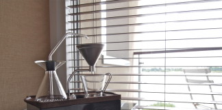 Ébresztőóra ami egy friss kávéval ébreszt ébresztőóra kávéfőző