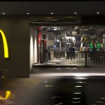 modern étterem – McDonald’s bejárat