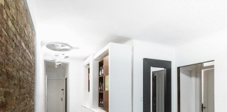 Bárpult és bárszekrény sőt konzolasztal is található ebben az átalakítható egyedi bútorban átalakítható bárpult, bárszekrény és konzolasztal hútővel