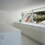 Minimalista fehér villa kilátássall