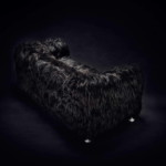 IKEA hack – Delaktig kanapé – fekete szőrös huzat