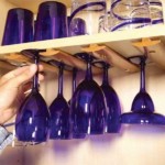 kis konyha tároló ötlet, tipp – függő poharak