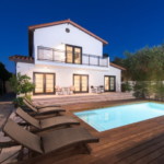 Rihanna villa, ház – medence