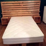 ágy készítés DIY kreatív – raklap ágy rejtett és hangulat világítással