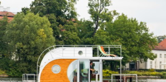 Úszóház – Lakóhajó ami egy jacht, hajó és a lakás használható ötvözete úszóház, lakóhajó