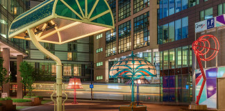 Óriás lámpák – Manchester történelmére és innovációjára emlékezve Óriás lámpák - lámpa