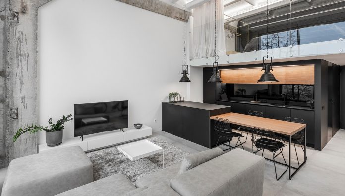 Monokróm Loft lakás fa dekoráció