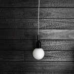 Monokróm Loft lakás fa dekoráció